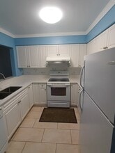 Building Photo - 2101 Mcmullen Av