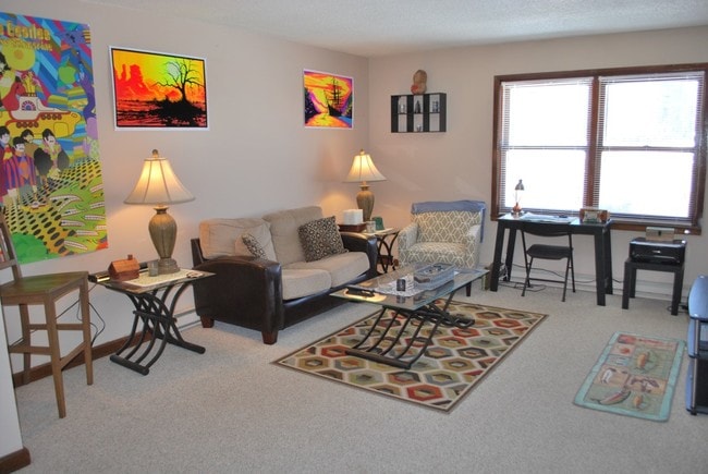 Building Photo - 667 Geyser Rd