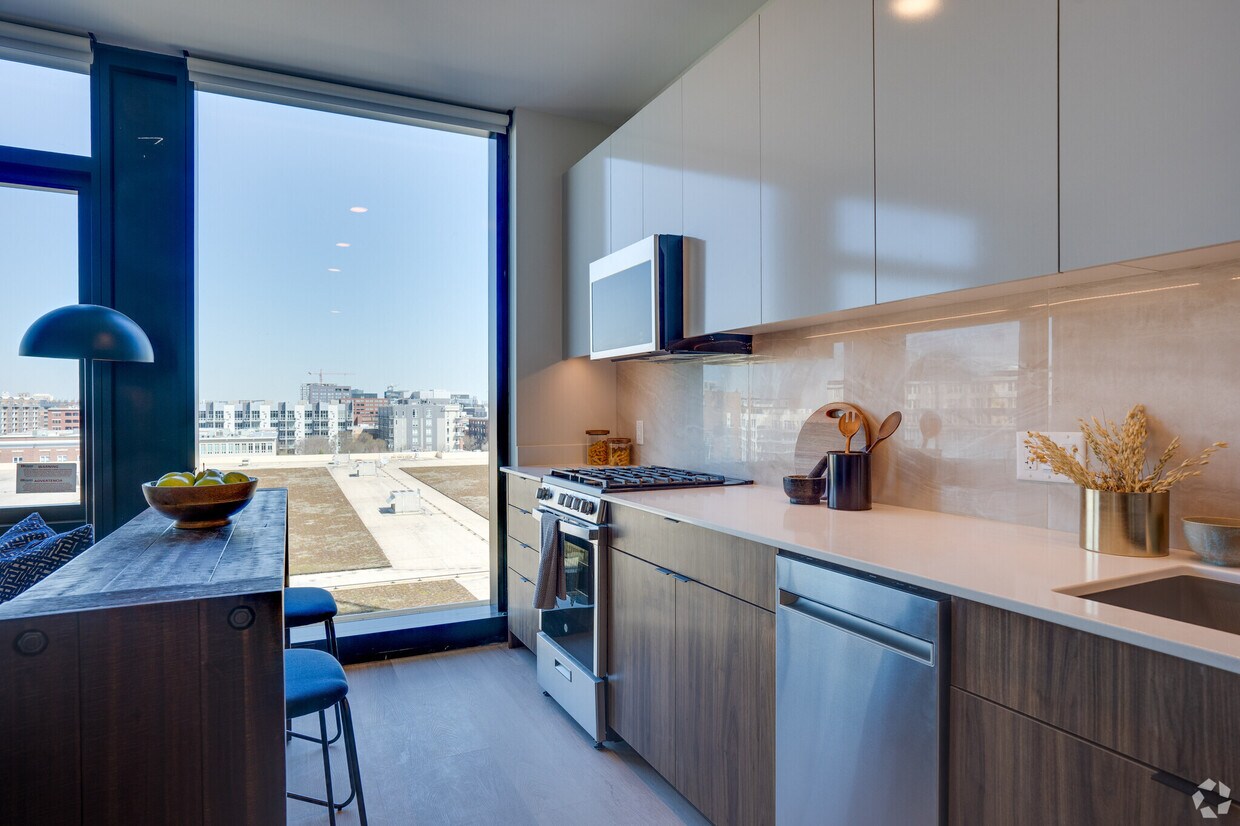 Foto principal - 1141 W Van Buren St