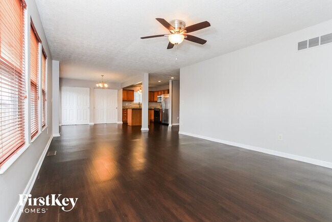 Foto del edificio - 5573 Windsor Ct