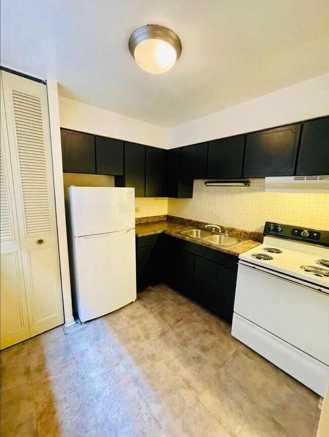 Foto del edificio - 535 W Briar Pl