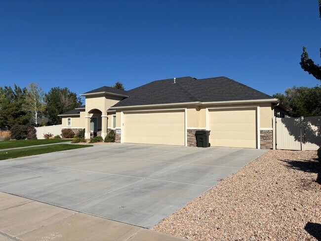 Building Photo - 3792 250 E