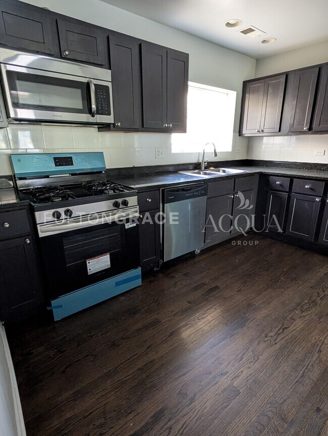 Foto del edificio - 2542 W Fitch Ave
