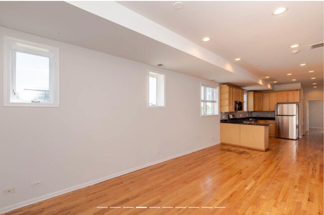 Building Photo - 1119 W Addison St