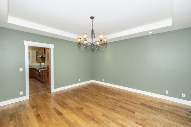 Foto del edificio - Lovingly Maintained 5 Bed, 3.5 Bath Execut...