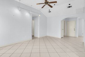 Building Photo - 4936 Meadowood Cir