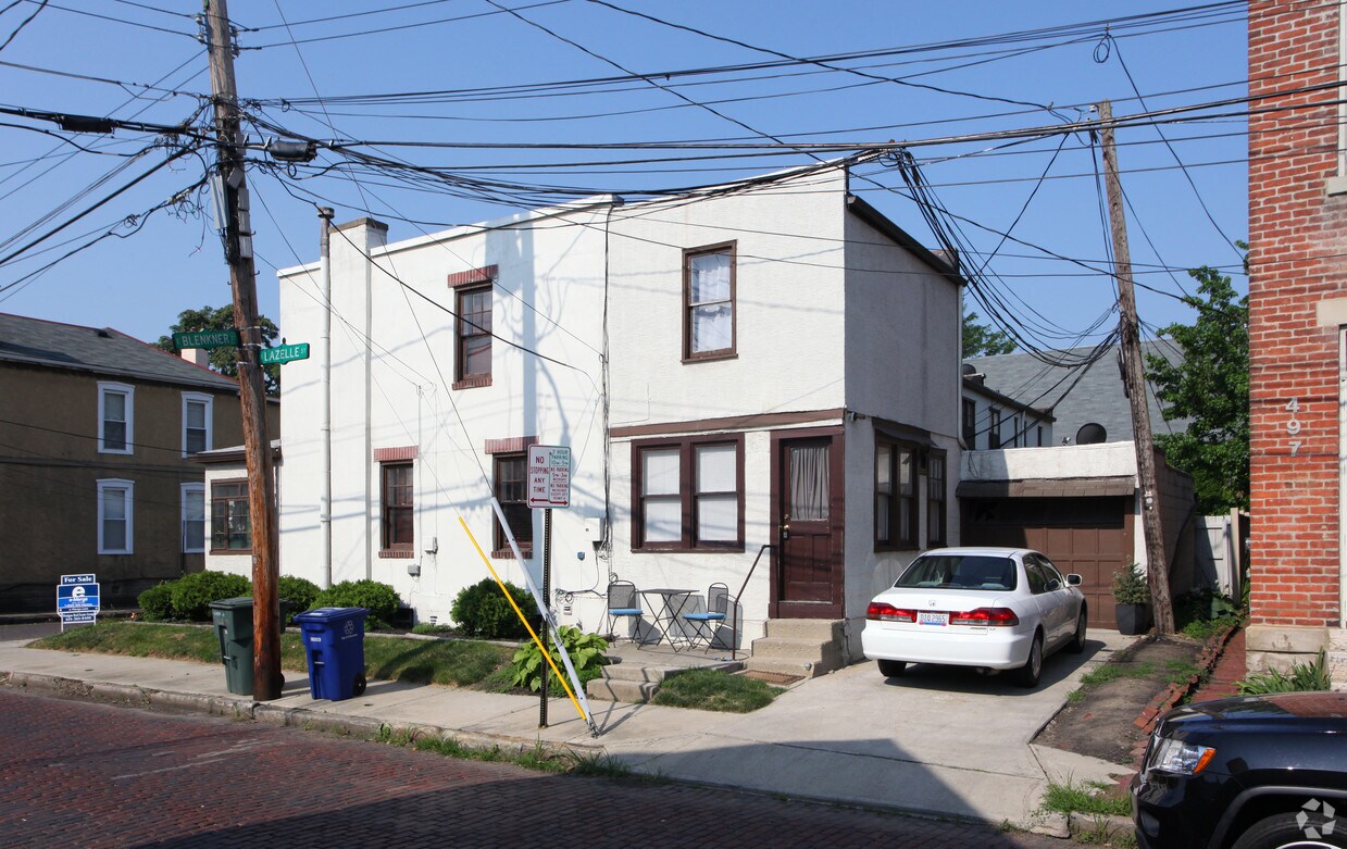 Building Photo - 110-120 E Blenkner St