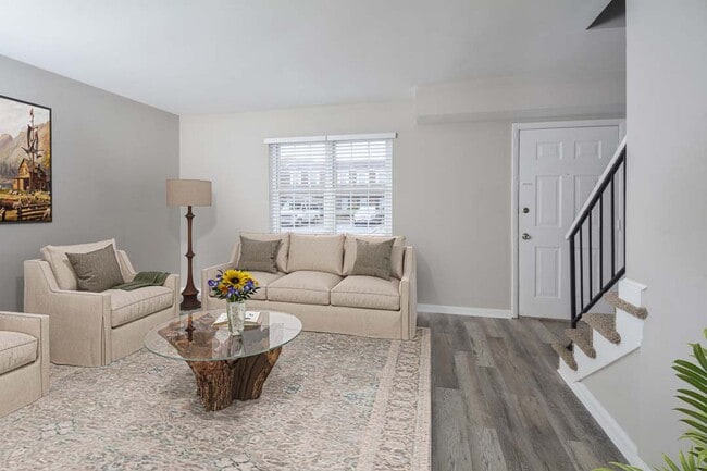 Building Photo - Hickory Point Townhomes