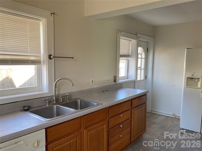 Building Photo - 960 Fairmont Ave