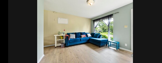 Foto del edificio - 1405 Tulip Tree Rd