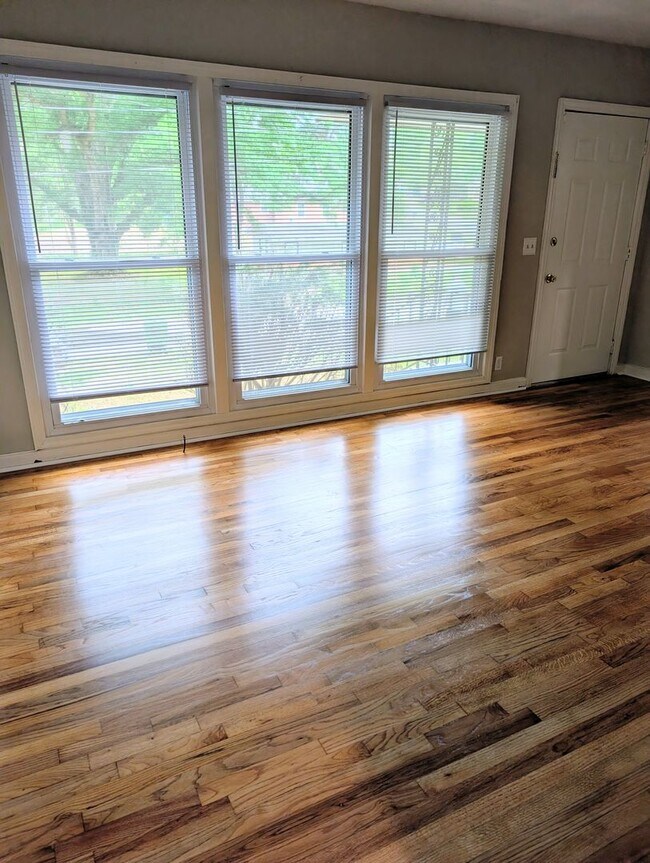 Foto del edificio - 246 Robert E Lee Dr