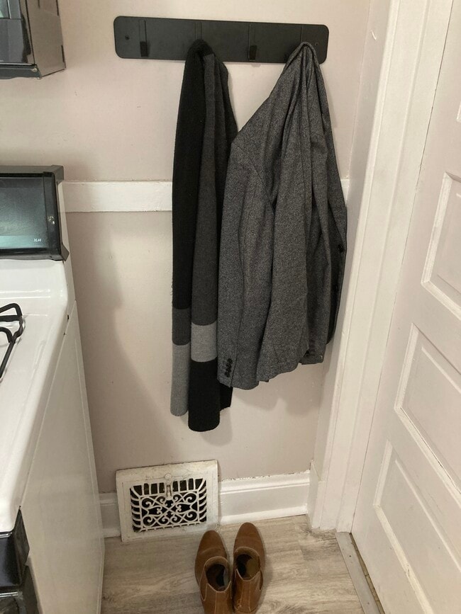 Building Photo - 1273 Fry Ave