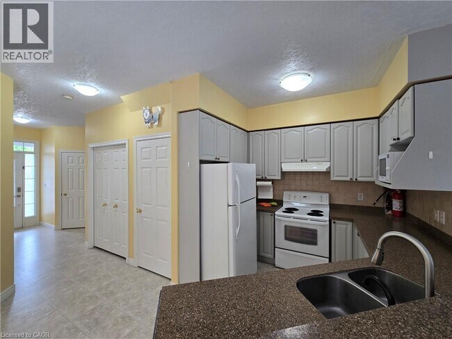Building Photo - 555 Grasslands Ct