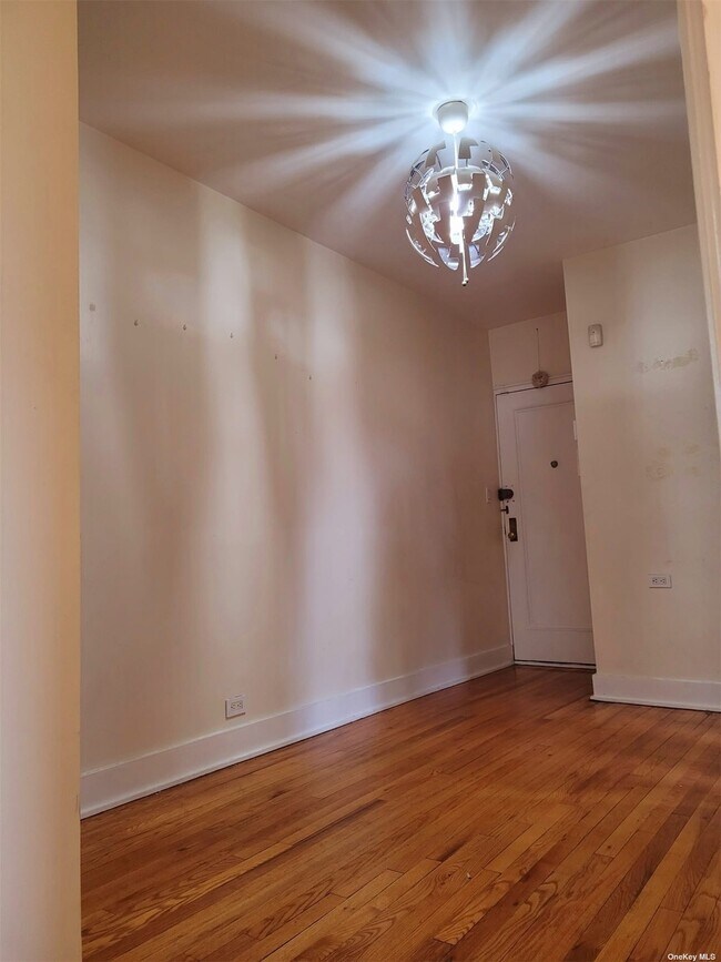 Foto del edificio - 22-35-35 75th St