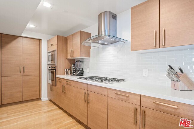Building Photo - 13650 Marina Pointe Dr