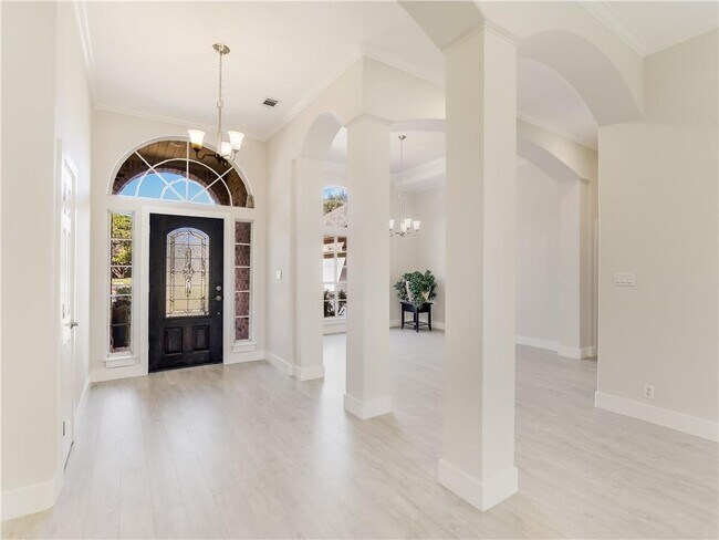 Building Photo - 207 Tellus St