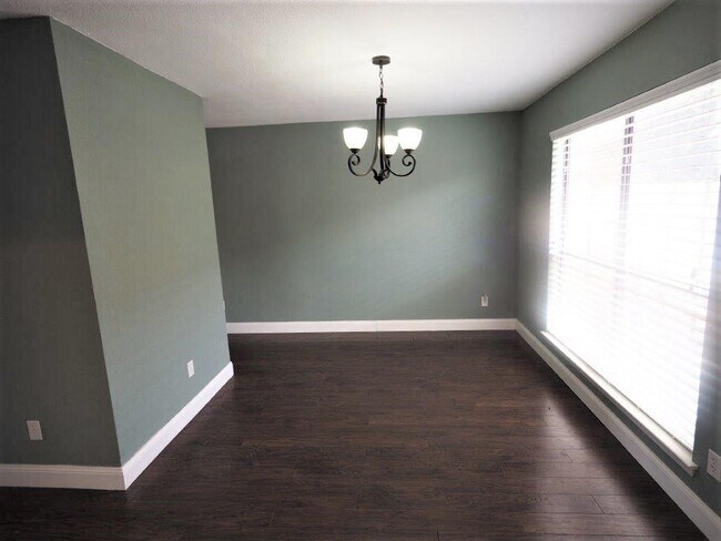 Building Photo - 8938 N Plaza Ct