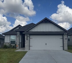 Building Photo - 1340 Kingsgate Dr