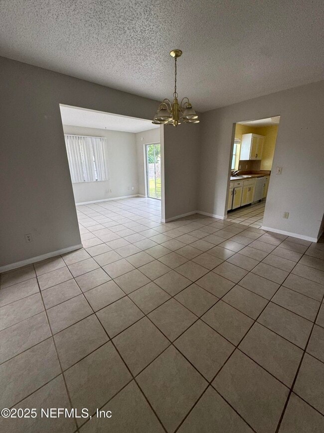 Building Photo - 283 Almansa Rd