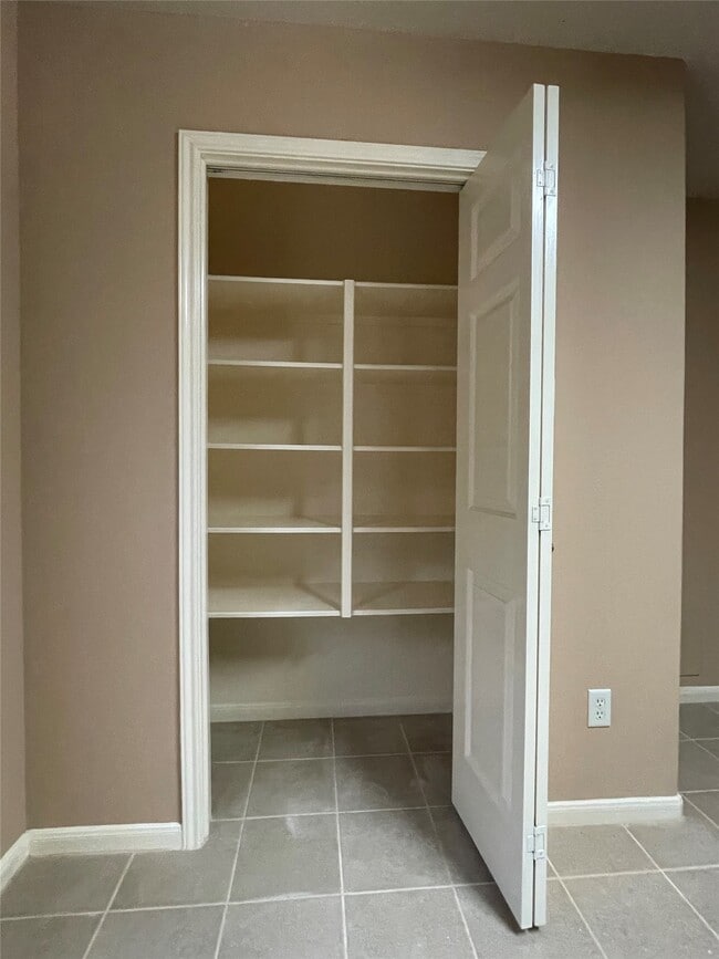 Building Photo - 14223 Bishop Bend Ln