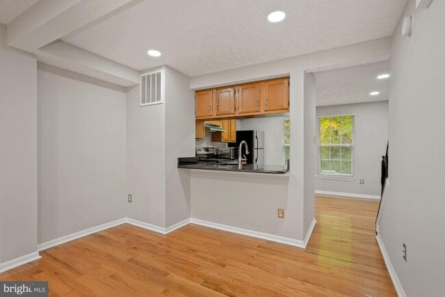 Building Photo - 1539 Woodcrest Dr