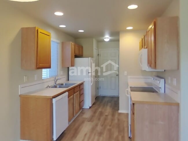 Foto del edificio - 585 N Katie Way