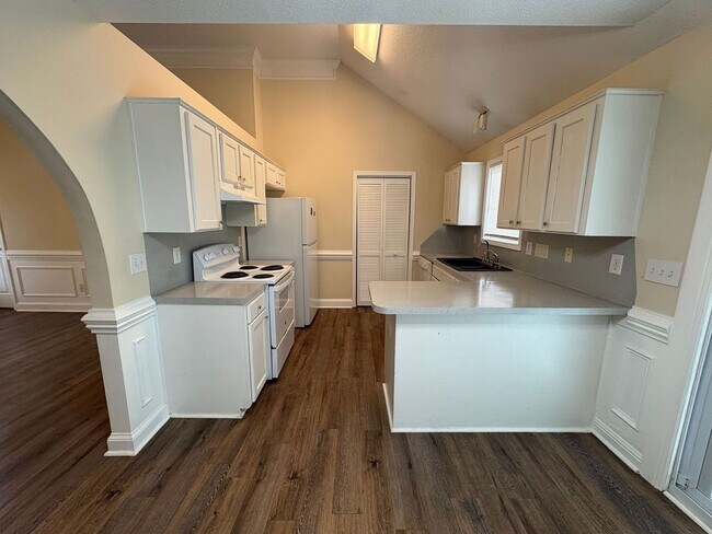 Building Photo - 3-Bedroom, 2-Bath Home in Taylor Oaks