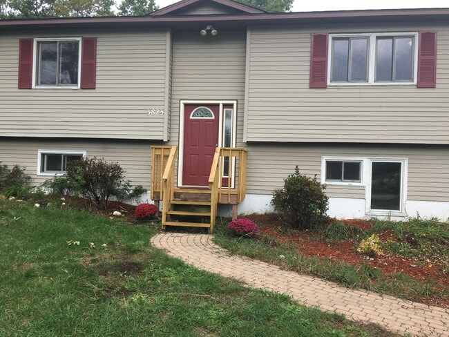 Building Photo - 3823 Leeside Ln