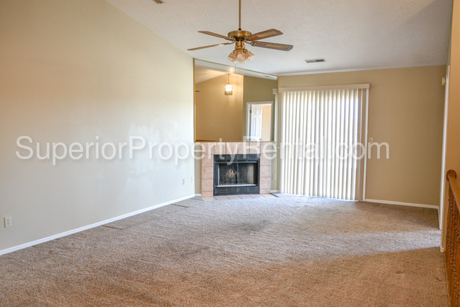 Building Photo - 3 bed 2.5 bath w/ 2 car garage
