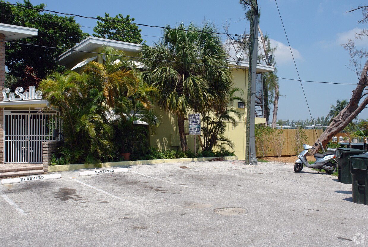 Primary Photo - LaSalle Apartments