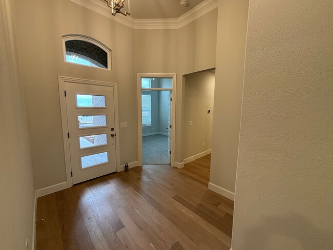 Building Photo - Cozy 4 Bedroom/2.5 Bath Home in a Wonderful Neighborhood