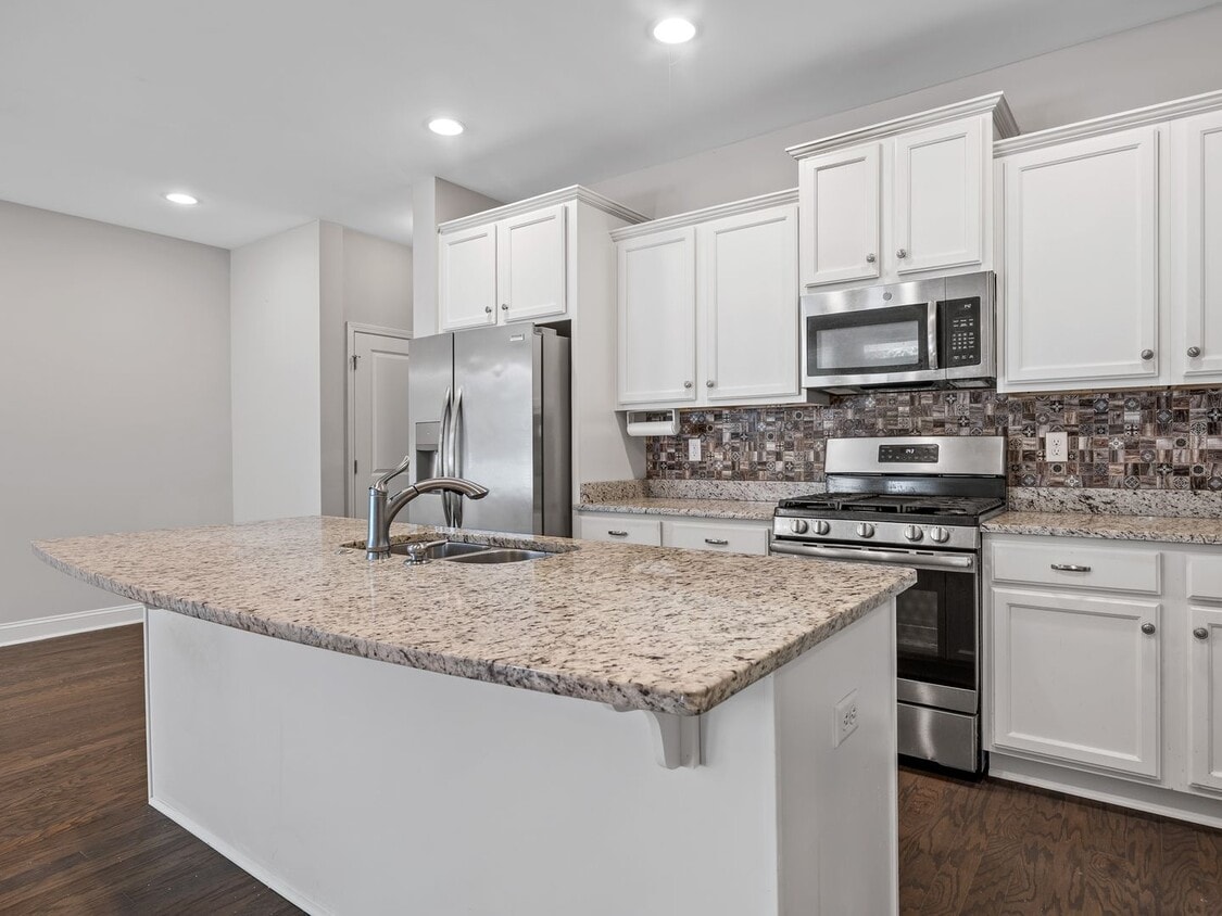 Spacious 4BR Townhouse with 2-Car Garage Near Downtown Greer, NO APPLICATION FEE if APPROVED - Spacious 4BR Townhouse with 2-Car Garage N...