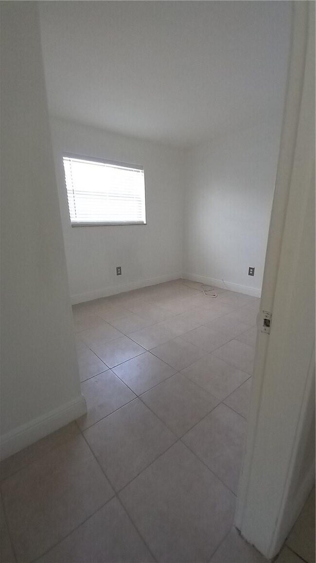 Building Photo - 330 NW 38th St