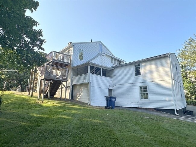 Building Photo - 227 Bridge St