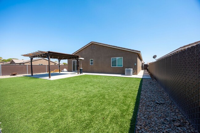 Foto del edificio - 511 Meadow Ct