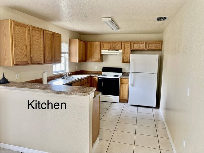 Building Photo - 715 Squirrel Ct