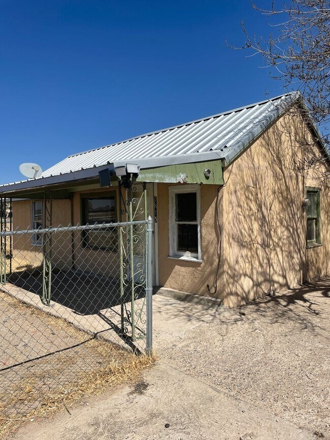 Building Photo - 2 br, 1 bath House - 1815 N Union Ave. (388)