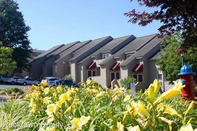 Building Photo - 1302 Bradley Dr