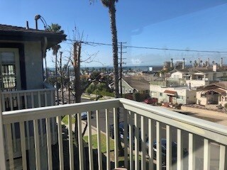Large second floor balcony with ocean view - 533 N Helberta Ave
