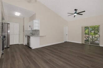 Building Photo - 3211 Sabal Palm Manor