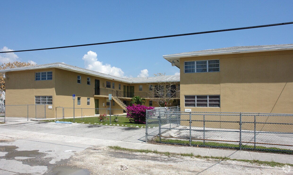 Primary Photo - Umbria Apartments