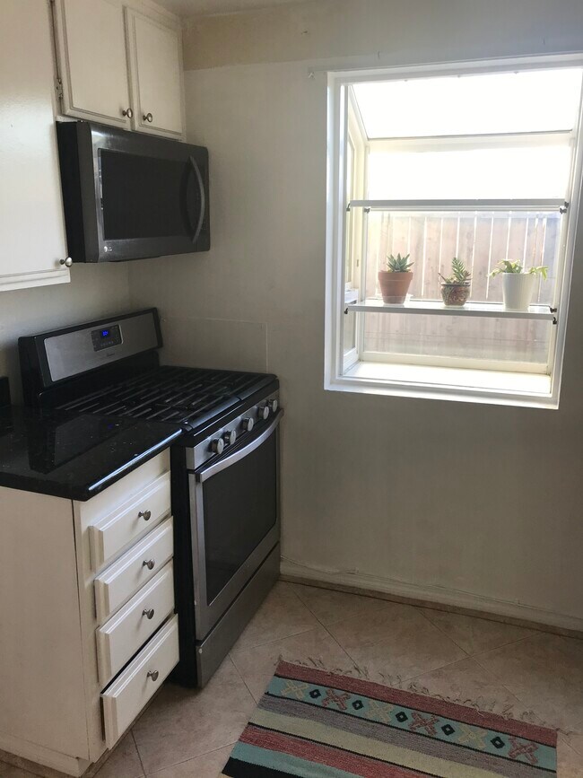gas stove - 3520 Maricopa St