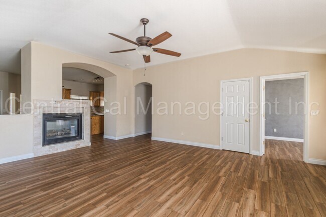 Building Photo - 3 Bedroom, 2 Bath Home with Office and Sol...