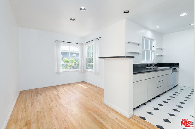 Building Photo - 1133 26th St