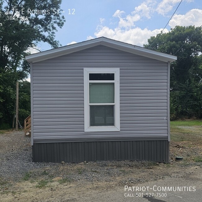 Building Photo - 475 E Robins St
