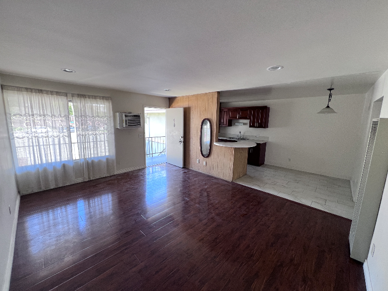 Primary Photo - 305 N Vinedo Ave