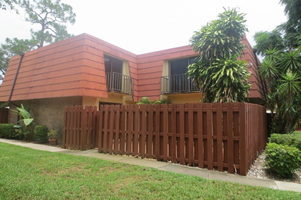 Foto principal - 2 Bedroom 2 Bath Townhouse in Parkwoods