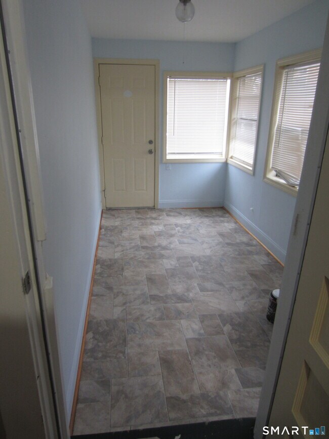 Foto del edificio - 36 S Main St