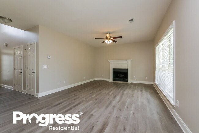 Building Photo - 1020 E Bay Springs Dr