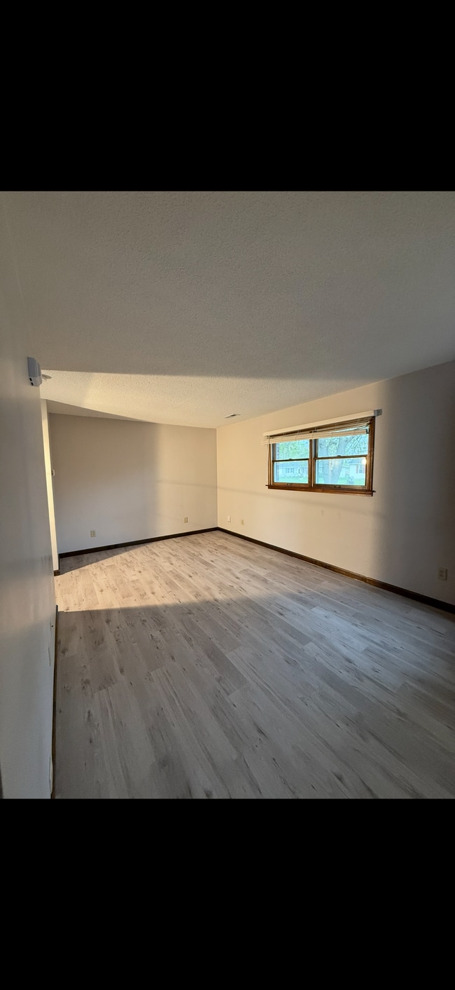 Building Photo - 14102 Southwind Dr